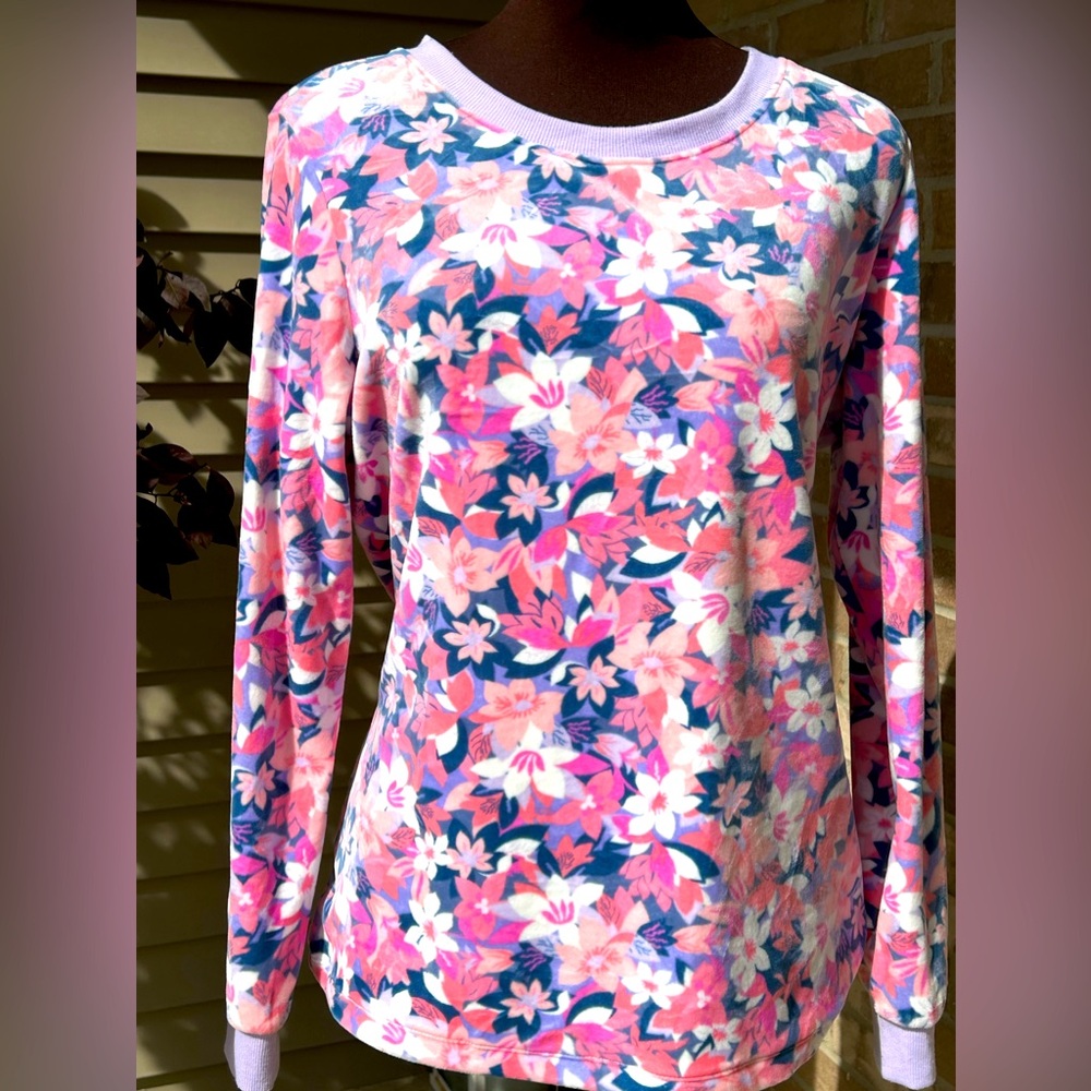 NWOT VERA BRADLEY sL fleece top Super soft w/gorgeous colors! Great lounge wear
